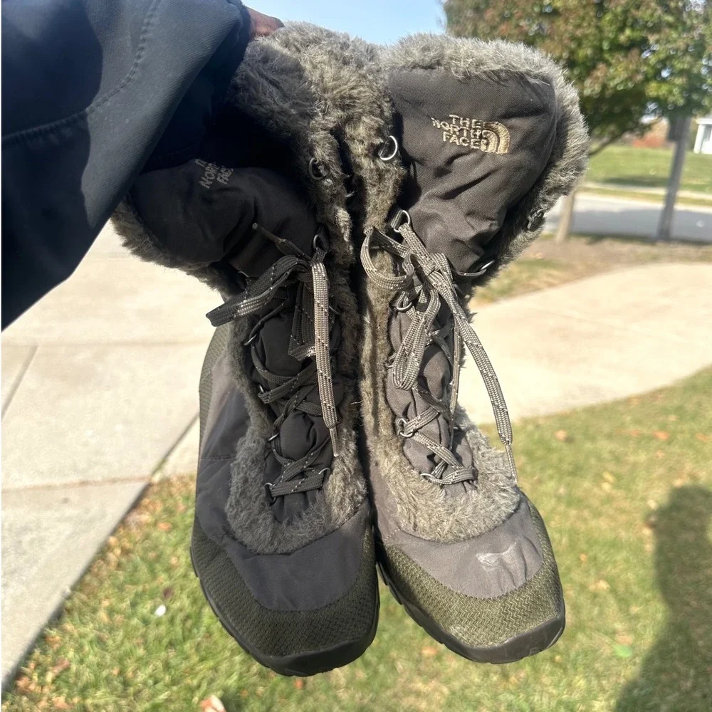 The North Face Nuptse Faux Fur IV‎ Goose Down Women's Snow Boots Size 11 Green